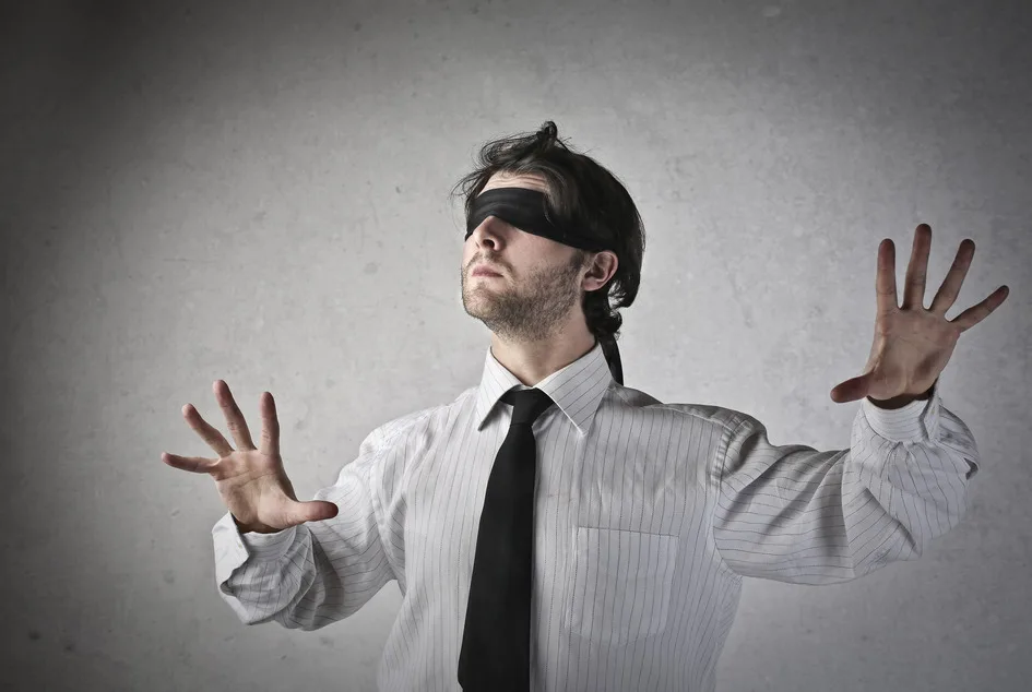 photodune-11367423-blind-manager-s_2.jpg